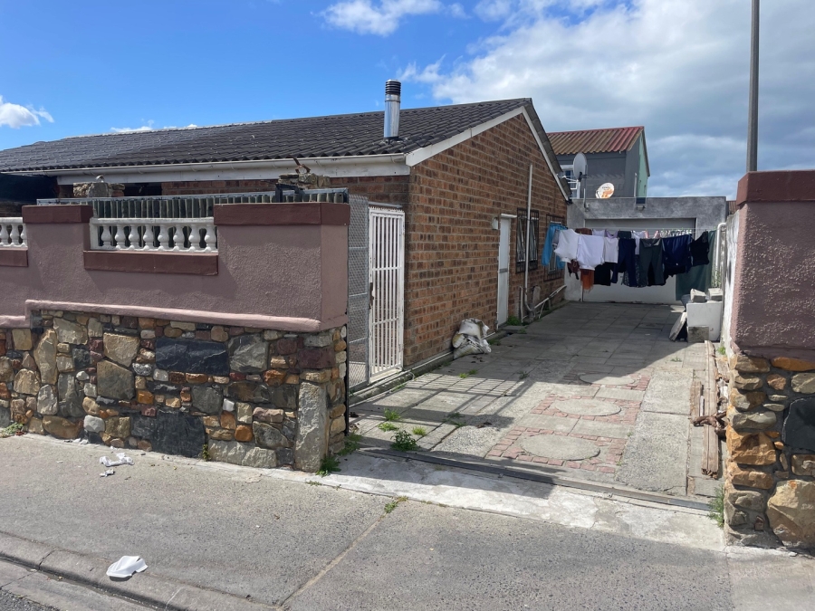  Bedroom Property for Sale in Eastridge Western Cape